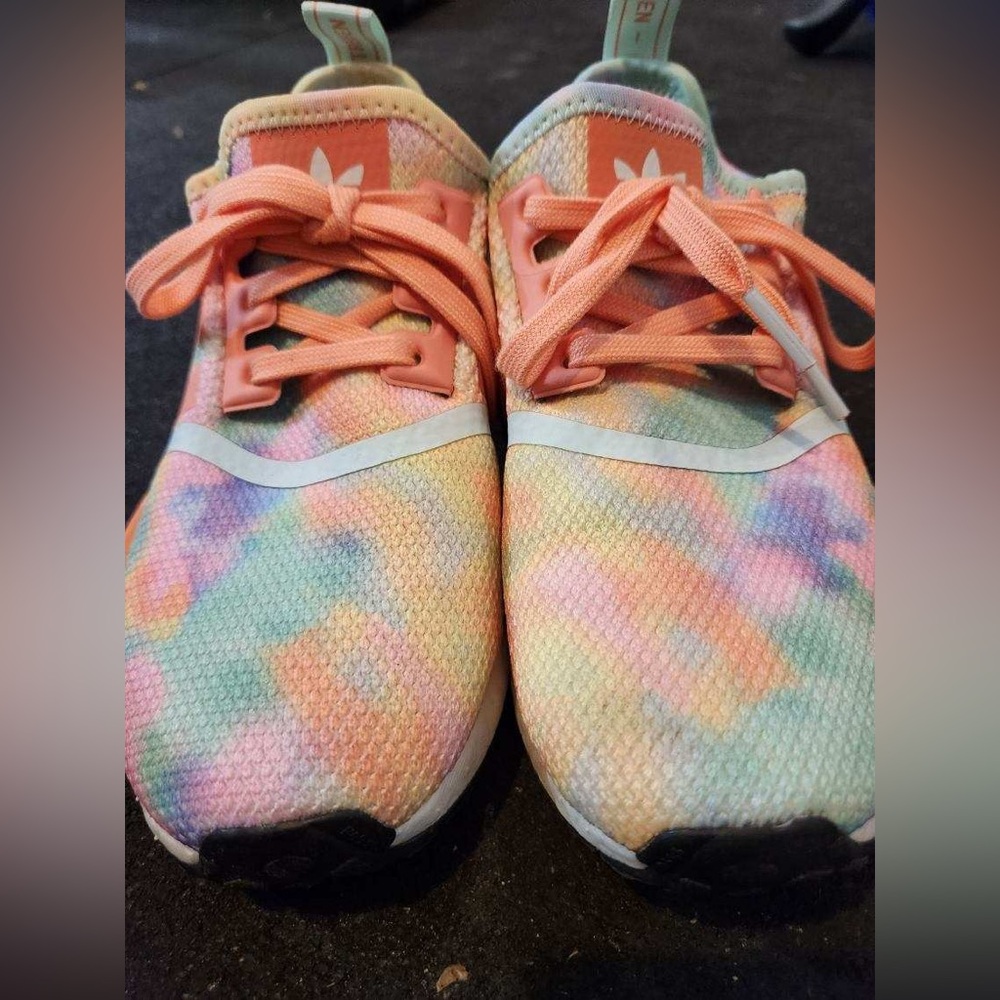 Super cute, like new, youth Adidas Boost tennis shoes size 5.5 / womens 7
